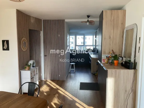 Appartement rénové, quatre pièces