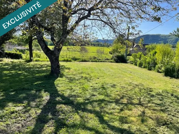 Terrain constructible plat avec vue dégagée