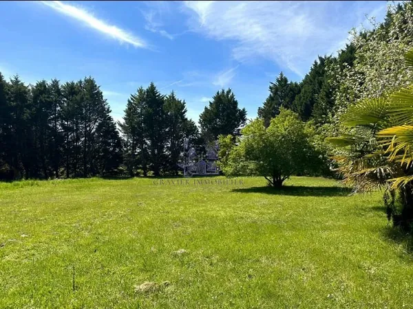 Maison Familiale avec Grand Terrain Boisé