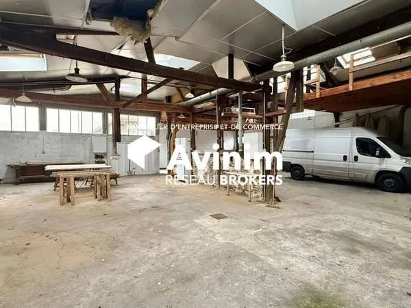 Entrepôt 140 m²