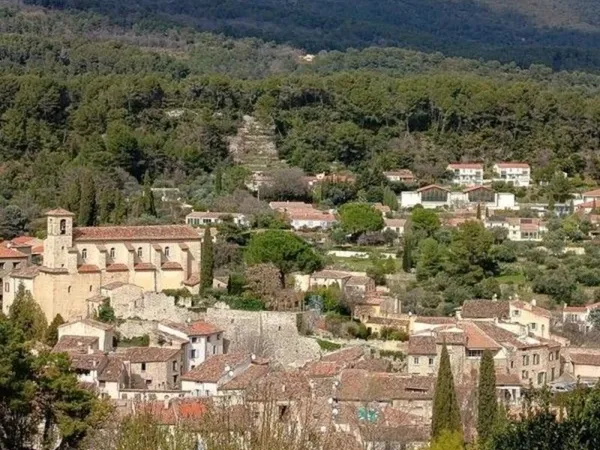 Maison familiale avec vue dégagée à Figanières