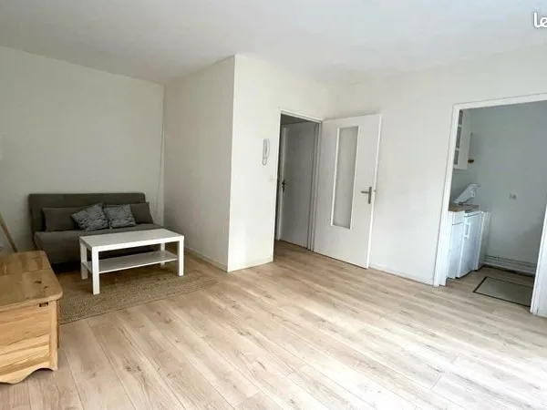 T1 MEUBLÉ 28 m² - ÉVRY - 780 CC