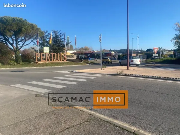 Local commercial 620 m²