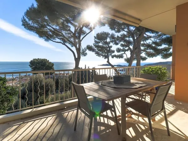 Vue mer exceptionnelle, dernier étage avec toit-terrasse