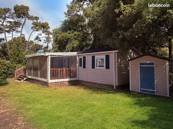 Mobil-home de standing de 40m2 sur son terrain privé de 360 m2 dans camping calme en pleine forêt à 