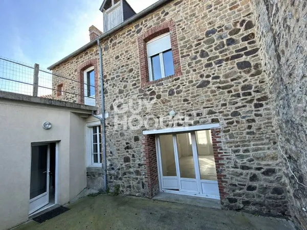 Maison en pierre - Ducey, proche commerces - Investissement locatif