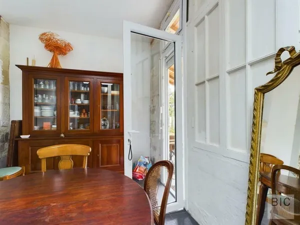 A vendre maison en pierre avec grand jardin