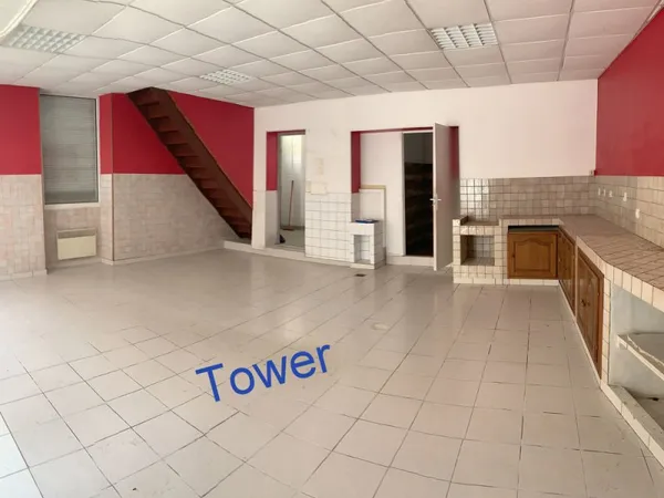 MATHA 17160 - Maison 3 pièces de 180 m2 .