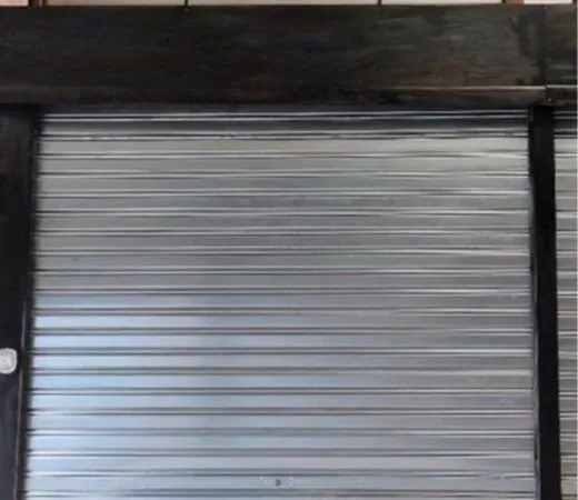 Grand garage /boxe de stockage