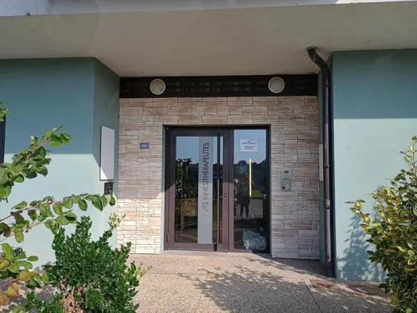 LES ABRETS EN DAUPHINE - Local professionnel