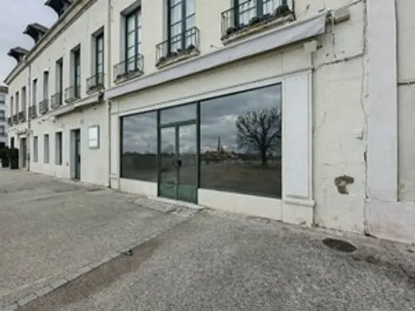 Local 1 pièce 106 m²