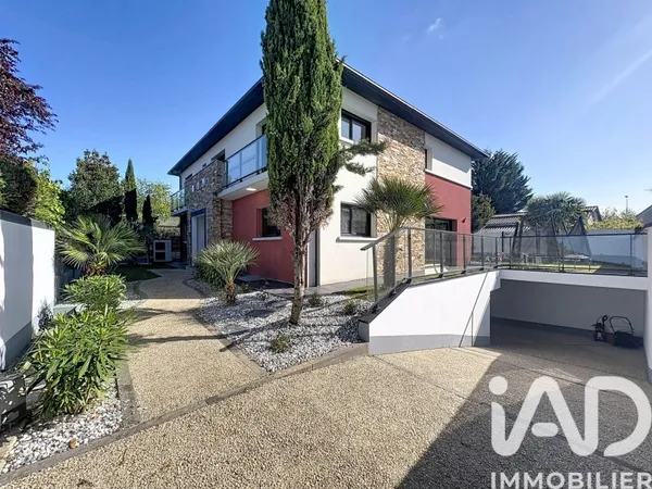 Maison 7 pièces 230 m²