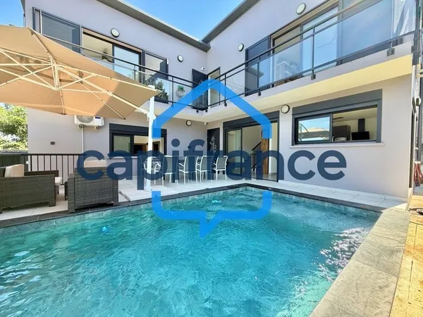 À VENDRE SAINT-PIERRE (97410) - TERRE ROUGE Villa T5 contemporaine - 150 m² - Piscine - Terrain 726 