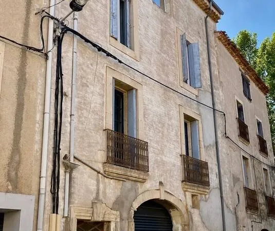 Maison de village avec caractère avec terrase.