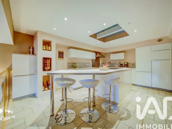 Maison 8 pièces 229 m²