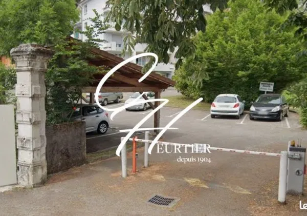 Parking/box 11 m² Rives