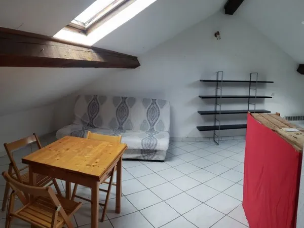 Grand studio lumineux proche place Verdun