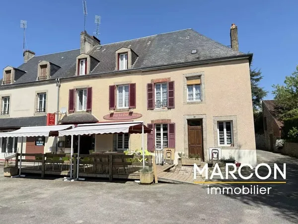Maison de bourg avec une partie bar-restaurant