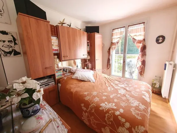 APPARTEMENT 3 PIECES CAVE ET PARKING
