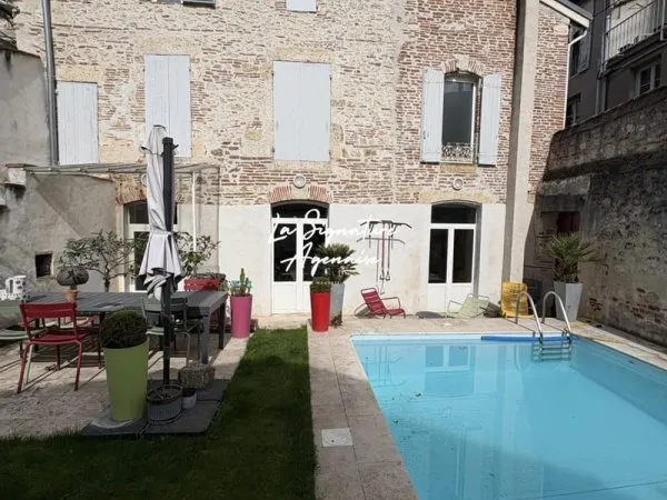 Maison de ville 215 m² avec piscine et garage