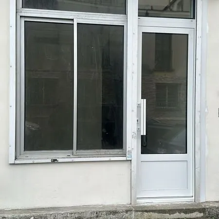 À VENDRE - PAS DE PORTE LOCAL COMMERCIAL 43 m² -