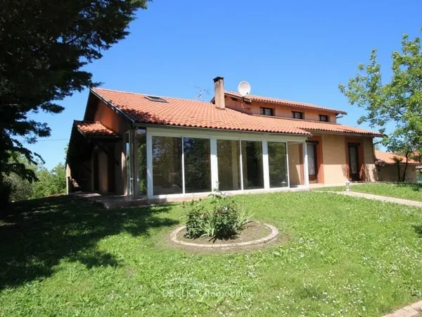 BELLE MAISON FAMILIALE T8 AVEC SOUS SOL ET GARAGE