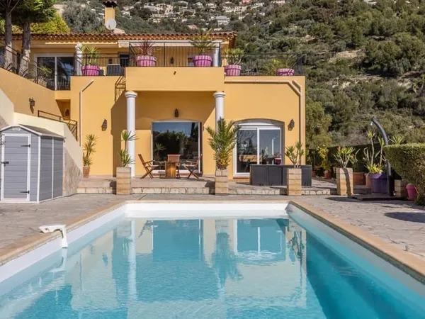 SAINT-LAURENT-D'EZE : VILLA AVEC PISCINE