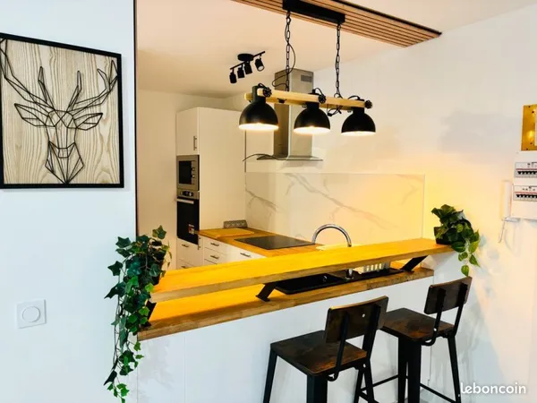 Colocation filles appartement haut de gamme au pied de RER C et Tram 9