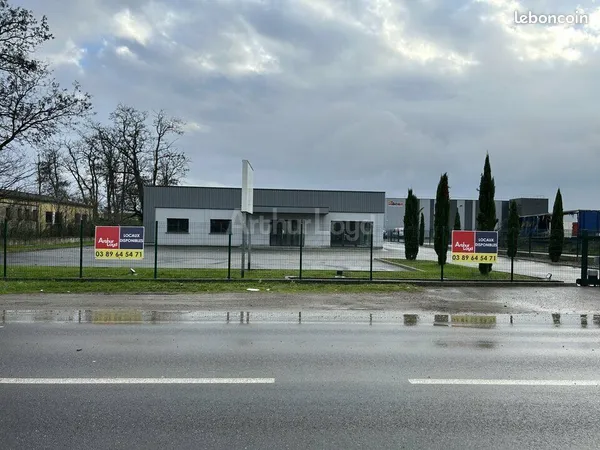 Local d'activité 590 m²