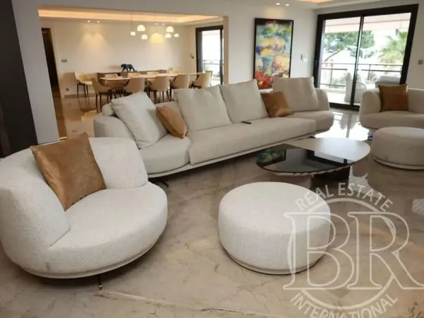 Appartement 7 pièces 324 m²