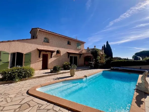 Villa 7 pièces 242 m²