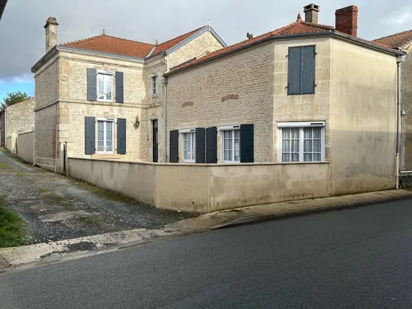 Très jolie maison de bourg avec 5 chambres.