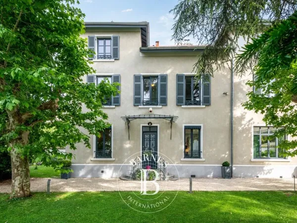 CALUIRE ET CUIRE BOURG - Propriété de 1904 - 300 m² - parc paysagé 1200m² - rénovation de standing -