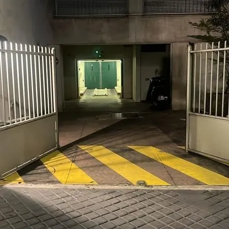 🚗 Place de parking à louer - Paris 8e