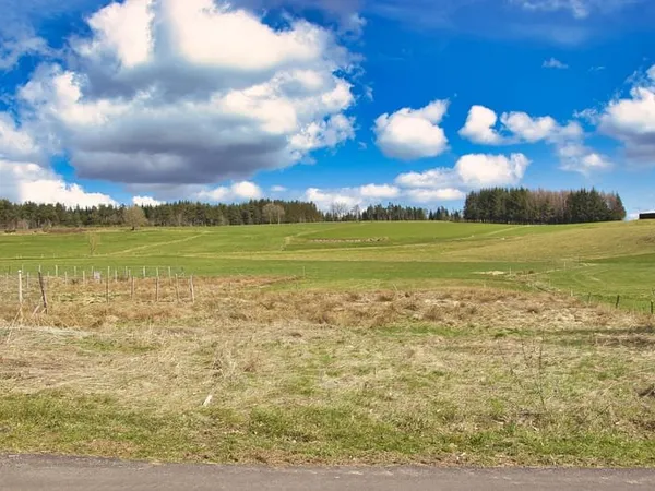Terrain Constructible de 1132 m2 dans hameau à Montregard