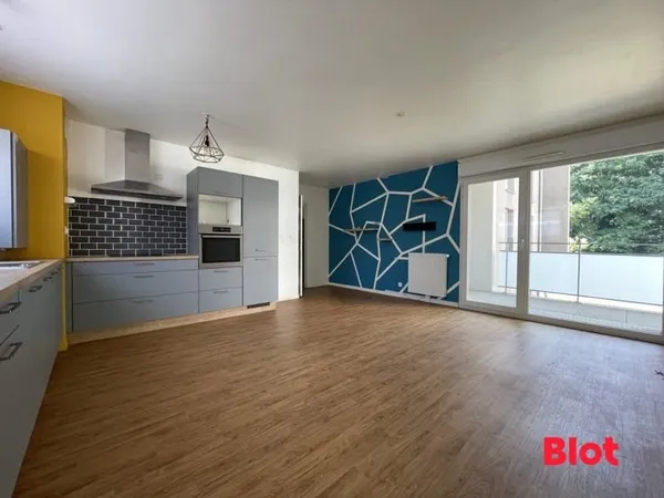 A VENDRE - Appartement 4 pièces 80m² avec terrasse et stationnement