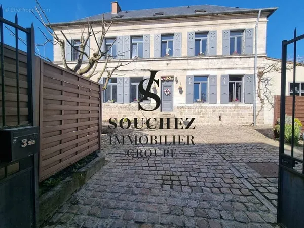 Maison 8 pièces 250 m²