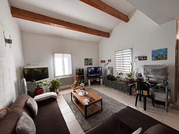 Maison à Gréasque de 65 m² environ, terrasse, lumineux, bon emplacement, calme, sans travaux, avec g