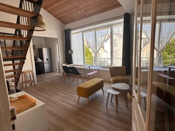 Location meublé-loft duplex T4