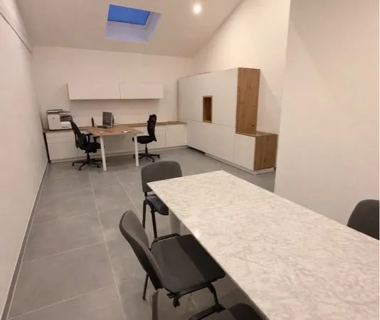 Bureau pro à louer ~20 m² - refait à neuf, climatisé + parking - coworking calme