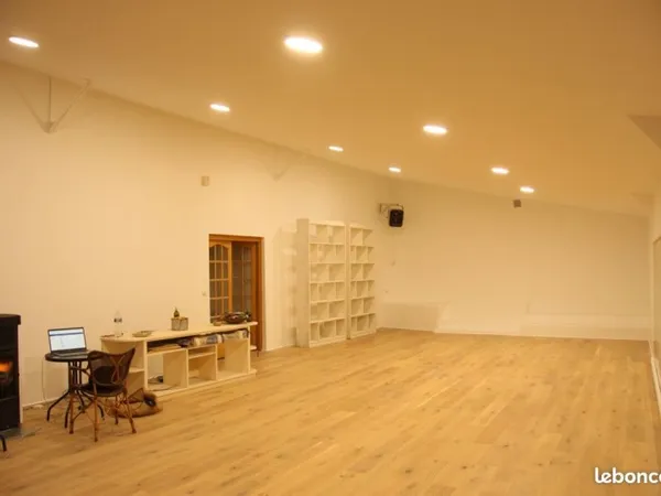 Local professionnel Rénové Etampes - 120 m² - Emplacement stratégique et Calme - Parking et Auvent s