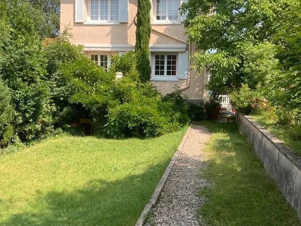 A Saint-Etienne, dans le quartier de Montplaisir : Maison familiale de 100 m² avec jardin, 3 chambre