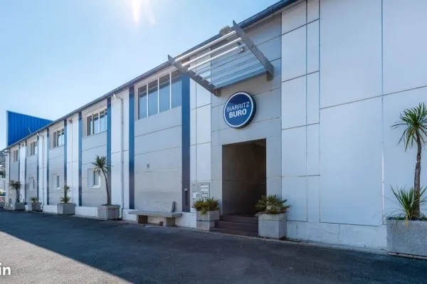 🏢 Bureau meublé 22 m² - Clé en main - BIARRITZ Gare TGV 💰 500 / mois (+ TVA 20%)