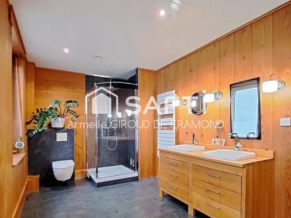 Situé à Mulhouse dans quartier agréable de Daguerre-Dornach, SPACIEUX 5 PIÈCES DE CARACTÈRE  160 m²