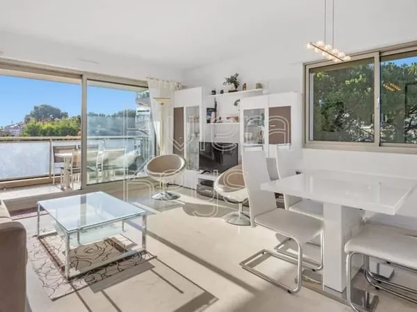 CANNES : Spacieux et lumineux appartement 3 pièces dans une belle résidence avec piscine