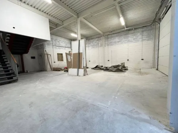 Local d'activité 178 m²