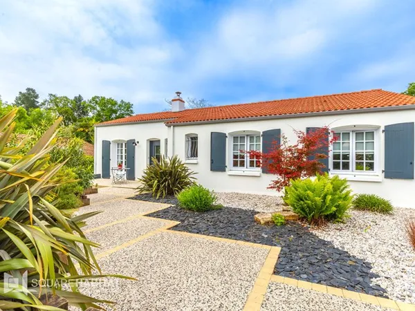 Maison Commequiers - 126m² 3 chambres, double garage 1660m² de jardin.