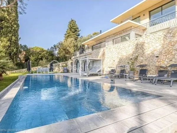 Villa 10 pièces 370 m²