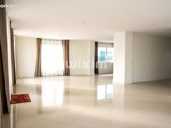 Villa 7 pièces 225 m²
