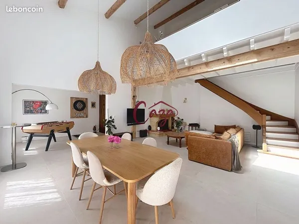 Maison 8 pièces 230 m²